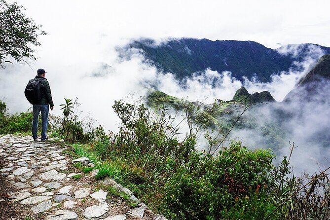 1 Day Inca Trail Tour to Machu Picchu Hike - Bus down to Aguas Calientes and the return trains