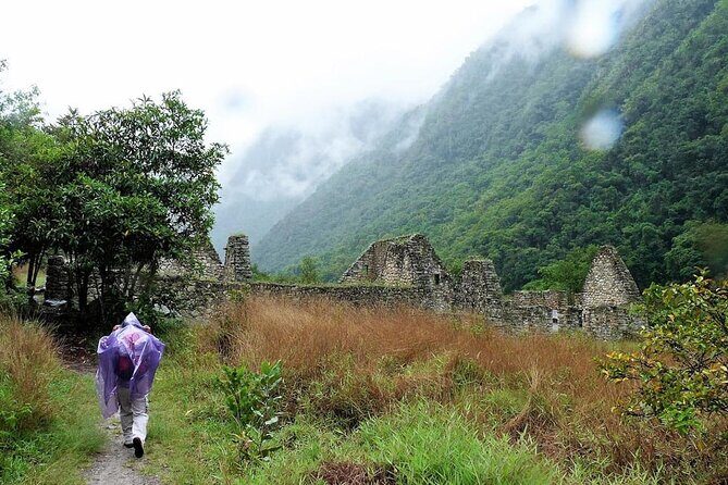 2-Day Guided Tour Inca Trail from Cuzco - Aguas Calientes night: hotel time, dinner, and recovering smart