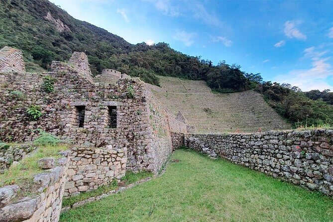 2-Day Guided Tour Inca Trail from Cuzco - Day 2 at Machu Picchu: bus up, Circuit 1, and the classic photo