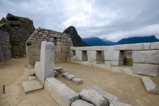 2 day hike to Machu Picchu - Machu Picchu at dawn hours: guided orientation plus free exploring
