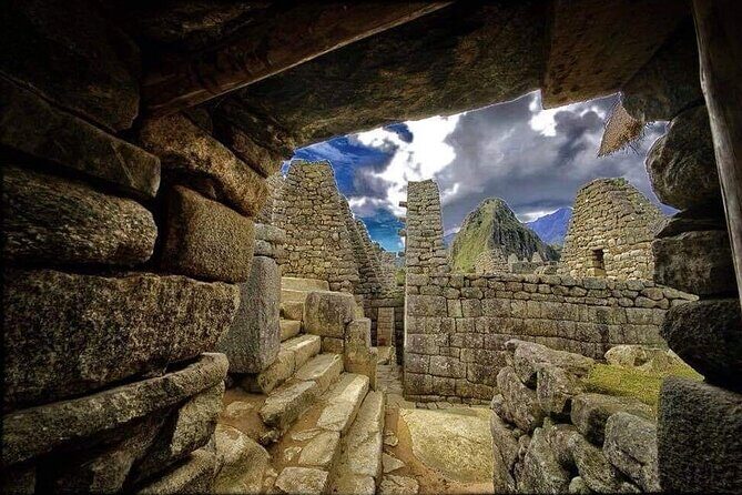 2-Day Private Short Inca Trail to Machu Picchu - Day 2: Bus Up, Ticket Check, and a Guided Machu Picchu Circuit