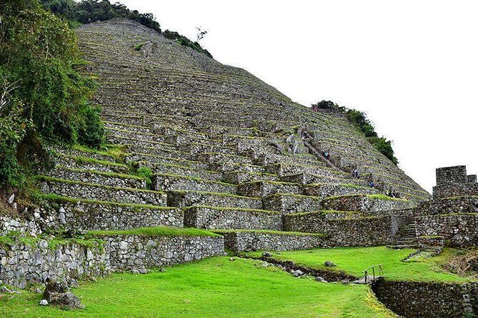 2-Day Private Tour of the Inca Trail to Machu Picchu - Chachabamba and the Cloud Forest Climb Toward Wiñay Wayna