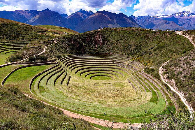 2 Day Sacred Valley & Machu Picchu Tour from Cusco - Machu Picchu early morning: bus, security, and a guided route