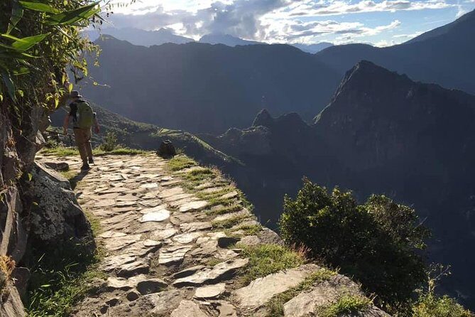 2 Days Inca Trail to Machu Picchu with Camping - Day Two Sunrise Plan: 6:00 am Machu Picchu Arrival and a Guided Route