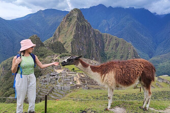 2 Days Sacred Valley and Machu Picchu Tour - Salinas de Maras: Pink Salt Wells and the “Legend With Dirt Under It”