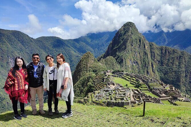 2 Days Sacred Valley Private Tour and Sunrise in Machu Picchu - Pisac: Inca Terraces Plus Market Energy