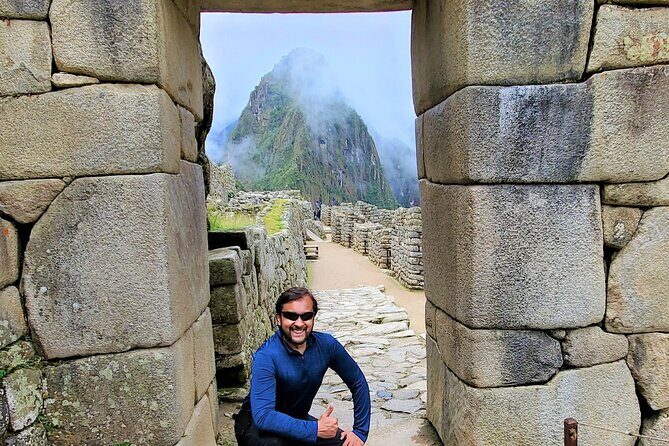 2D1N Sacred Valley of the Incas, Peruvian Cuisine, and Machu Picchu Tour - Overnight in Aguas Calientes: hotel basics, location win