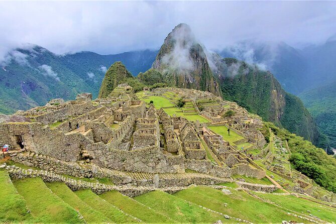 2D1N Sacred Valley of the Incas, Peruvian Cuisine, and Machu Picchu Tour - Guide and driver impact: when Freddy and Elvis set the tone