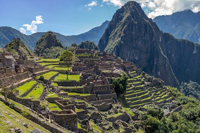 4 Day Inca Trail To Machu Picchu - Day 3: Runkurakay, cloud forest ridges, and Wiñayhuayna