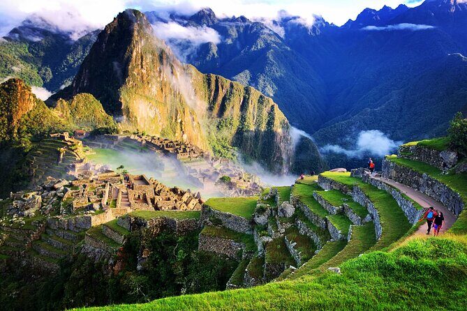 4-Day Lares Trek to Machu Picchu - Pachacutec Pass and Quishuarani: Day 2’s big altitude moment plus wildlife