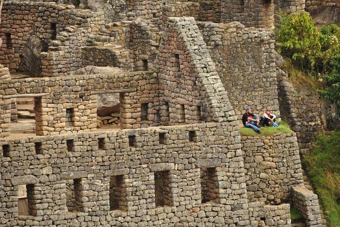 4-Day Machu Picchu Biking and Hiking Tour from Cuzco - Day 2: Machu Picchu at dawn, guided walking, and optional Huayna Picchu