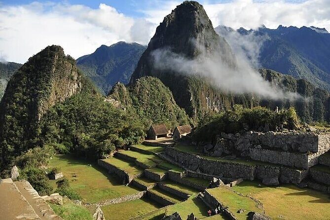 4-Day Ultimate Guided Inca Trail Trek to Machu Picchu - Guides and the camp team: why the human support matters