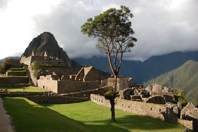 5 Day - Salkantay Trek - Salkantay Pass and the orchid-and-waterfall forest (Day 2)