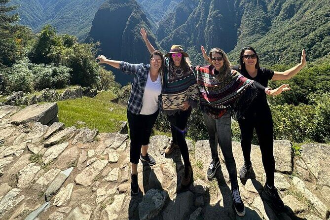 5-Day Tour to Machupicchu, Sacred Valley and Rainbow Mountain - Day 5 Cusco at your pace: Plaza de Armas and San Blas plus your airport transfer