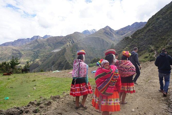 Andean Overnight - Day 1 in the Quechua Village: Weaving Lessons That Actually Teach