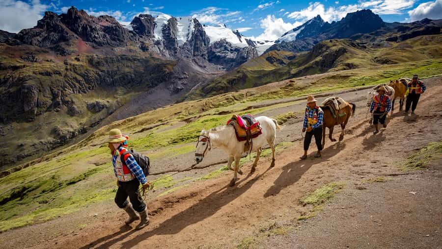 Arrive before the crowd to the Mountain in private service - Key points at a glance