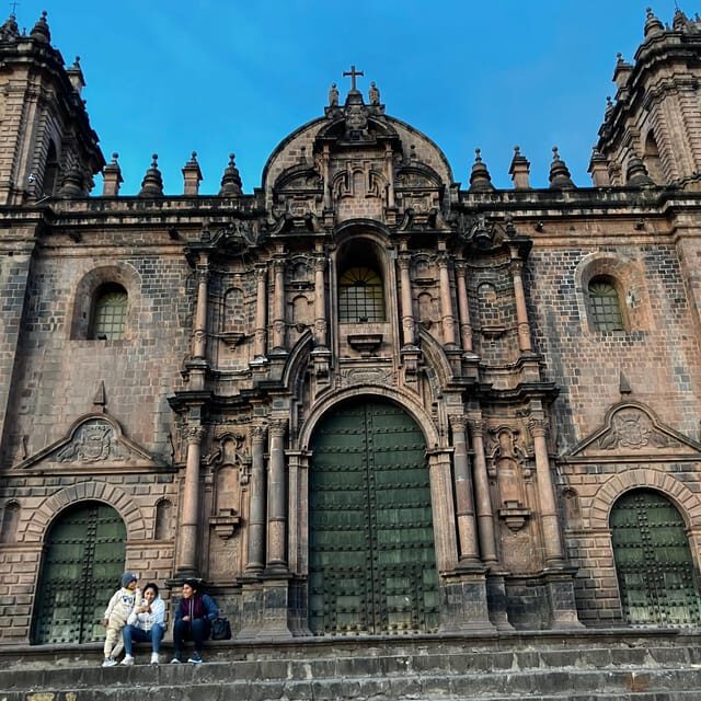 Camelid Center Visit in Cusco: Alpacas, Culture & Weaving - The artisan store: how to shop for real alpaca wool