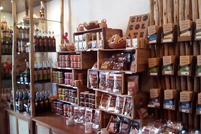 Chocolate Making Class "From the Cocoa Bean to the Bar" at Chocomuseo in Cusco - Ending With Cocoa Tea or Hot Chocolate: A Warm Finish That Feels Smart