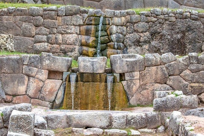 City Tours in Cusco -with income - Stop 3: Saqsayhuamán for big Inca architecture and clear explanations