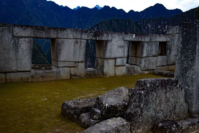 Complete tour from Cusco to Machu Picchu by Train - Cusco to Ollantaytambo: the Sacred Valley drive without the stress