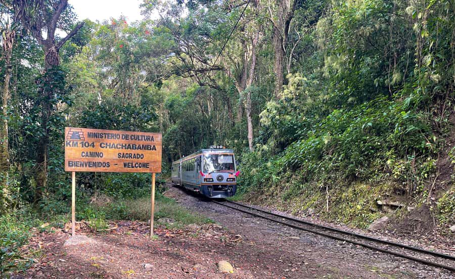 Cusco: 2-day Inca Trail to Machu Picchu - Day 1 trek: Wiñayhuayna, Wilkanota River views, and Inti Punku