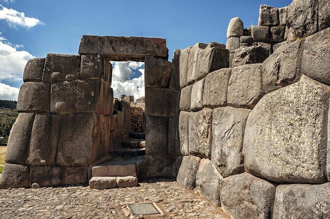 Cusco 4 Days Machu Picchu and Sacred Valley | All included - Day 3 Machu Picchu: Bus up, private guide time, then train back with transfers handled