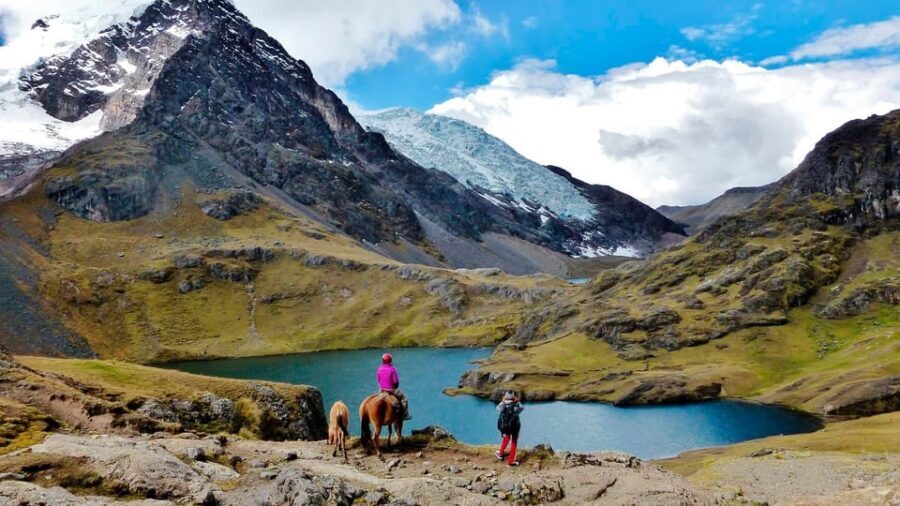 Cusco: 7 Lagoons of Ausangate Hiking Day Trip with Lunch - Lagoon Colors and Mountain Views: What You’ll See Between Stops