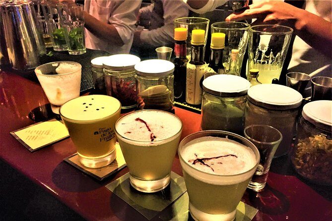 Cusco by Night: Walking tour, Pisco Sour Lesson, Dinner - Cusco at 6 pm: why a night walk helps you read the city