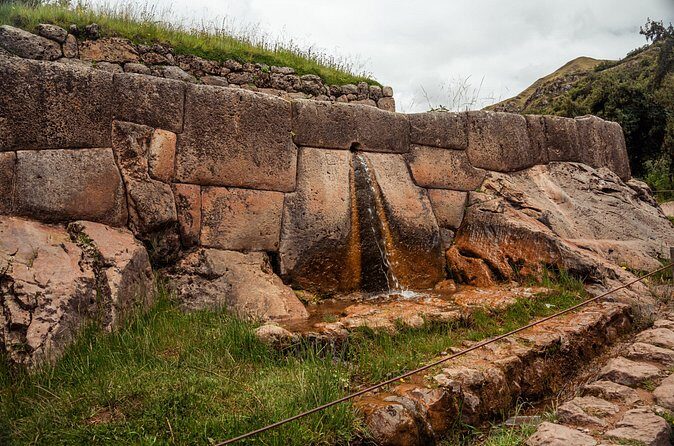 Cusco City Tour with Sacsayhuaman & Coricancha Entrance Tickets - Stop 5: Tambomachay and the water-channel ending in Cusco