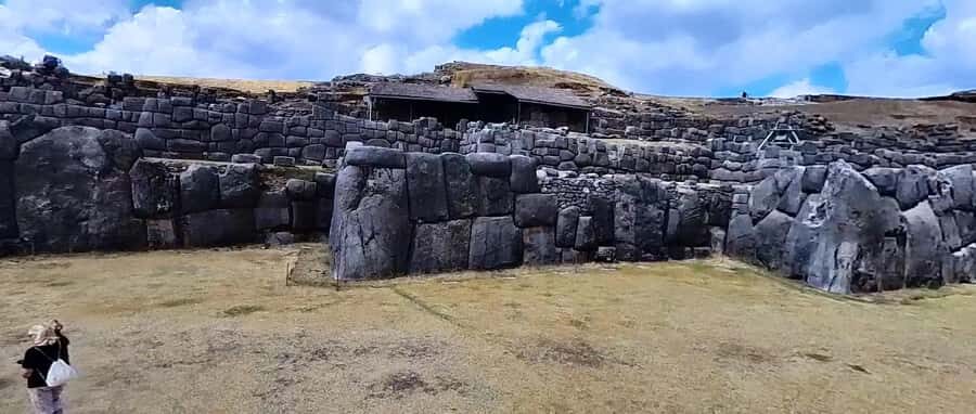 Cusco : Half-Day Explore Inca Ruins qoricancha sacsayhuaman - Qenqo and Puca Pucara: how the morning shifts from iconic to intimate