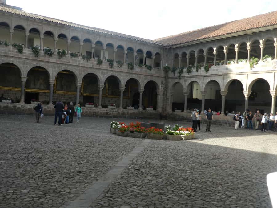 Cusco: Half-Day Historic City Tour - Puca Pucara and Tambomachay: military complex vs. fresh water springs