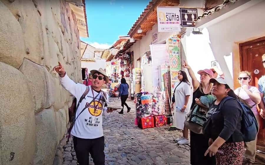 Cusco : Historical walking tour and tourist lookout point and Andean music show - Cusco in 150 Minutes: Why This Tour Works After You Arrive