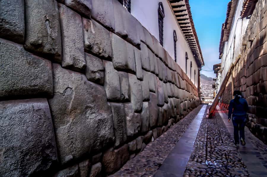 Cusco: Legends and History Night Tour with Pisco Sour - San Cristobal viewpoint and Iglesia de San Cristobal