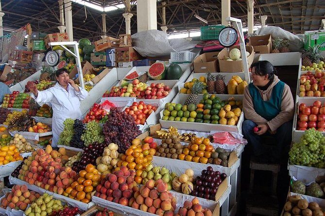 Cusco Markets and Ruins Small Group Tour - San Pedro Market in Cusco: learn the rhythm before you shop