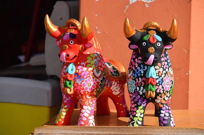 Cusco Paint your own Torito de Pucara Art and Culture - Meeting at Plaza de Armas: Convenient, Central, and Easy to Find