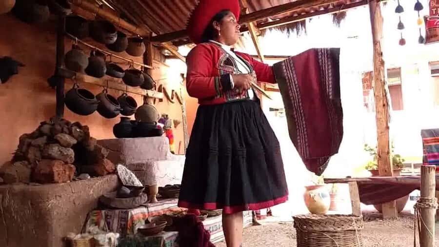 Cusco: Pisac, Ollantaytambo, & Chinchero Sacred Valley Tour - Weather and Packing: Hot, Possible Rain, and a Long Day