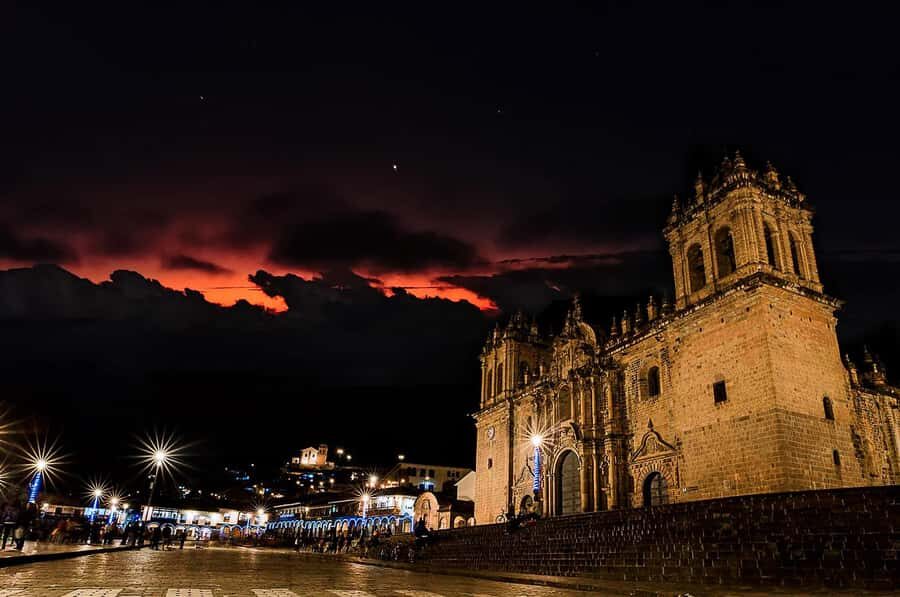 Cusco: Planetarium and Night Tour with Dinner and Pisco Sour - San Pedro Market: tasting Andean flavors and learning herb uses
