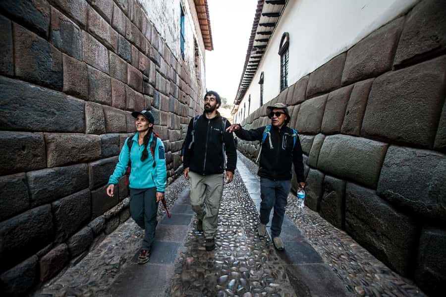 Cusco: Walking Tour Cusco - The 12-angled stone: precision you can actually see