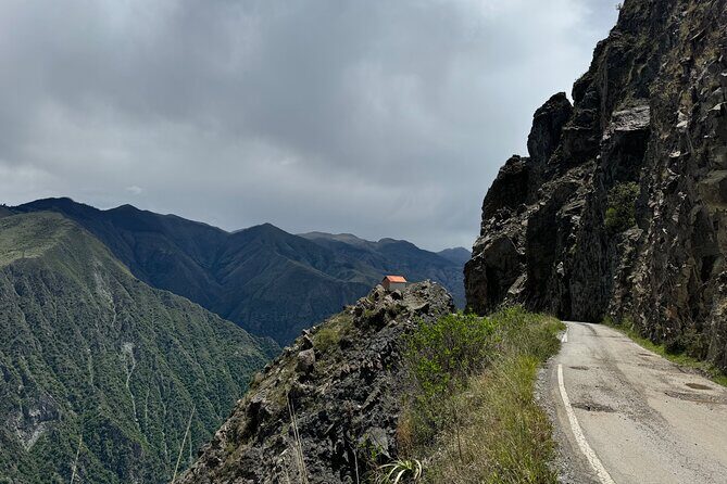 Death Road Peru, Mountain Bike Tour on the Most Dangerous Road - From Paved Road to Huallpachaca: The Moment the Trip Gets Serious