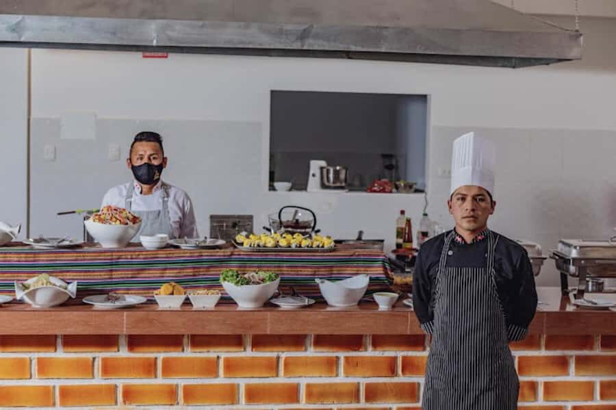 Desde Cusco: Tour Montaña de Arcoiris Vinicunva mas Comida - Meals Included: Breakfast, Lunch Buffet, and Vegetarian Options
