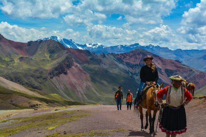 Discover the Rainbow Mountain on horseback + meals - Private - The Early Start Out of Cusco and the Ride Toward Pitumarca