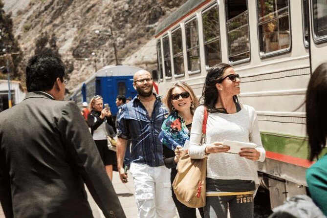 Excursion to Machupicchu by train Expedition Cusco 1 Day - Bus to Machu Picchu: the lift into the ruins