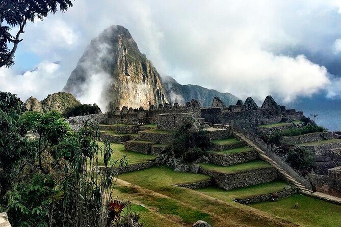 Excursion to Machupicchu from Cusco || Private Service || - A guided ascent: bus to Machu Picchu and ticket control