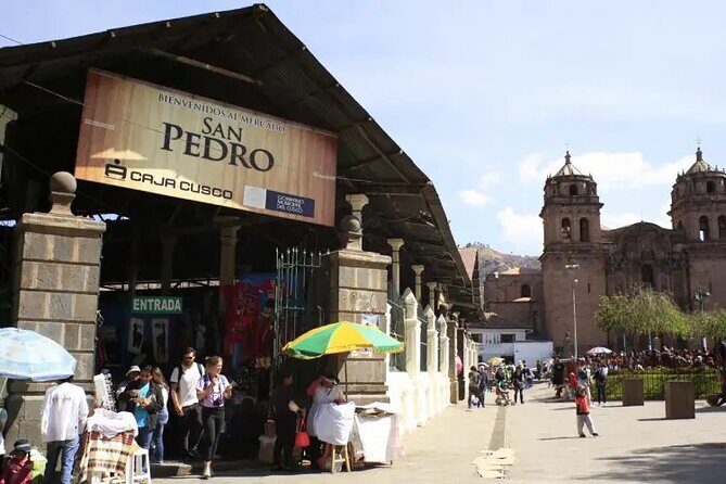 Free Walking tour in Cusco - Plaza de Armas: Inca power, then Spanish control, now a city square
