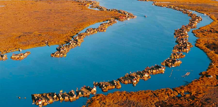 From Cusco: 3-Night Lake Titicaca Excursion - Uros Floating Islands: totora reed life in a place that feels unreal