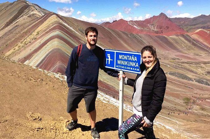 Full Day Guided Tour in Vinicunca Rainbow Mountain - The descent and lunch: pacing your legs after the altitude push