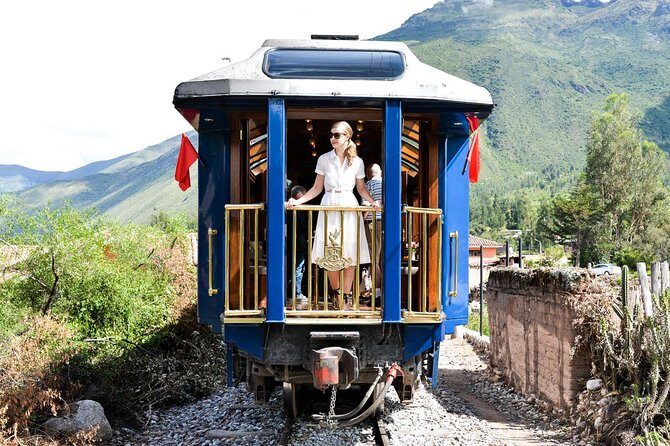 Full-Day: Hiram Bingham luxury train to Machu Picchu - The bar car ritual: cocktails, wine selection, and a more relaxed pace