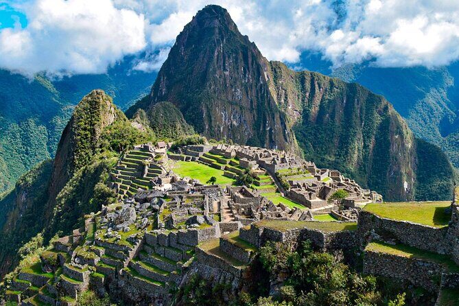 Full-Day Private Tour in Machupicchu with Expedition Train - Cusco pickup and that early start that makes the day work