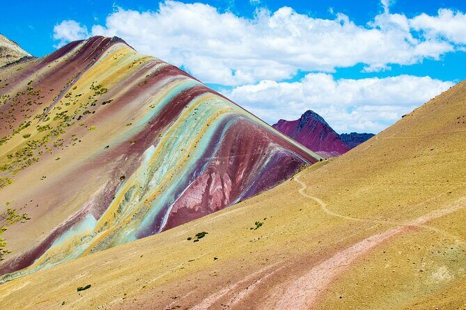 Full Day - Rainbow Mountain tour - Group Service - Guides and group size: organized help at 4,300m