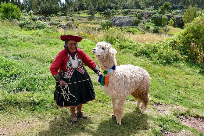 Full Day - Sacred Valley & Ccaccaccollo (Weaving experience) - Guides you might get: the day’s tone depends on your person